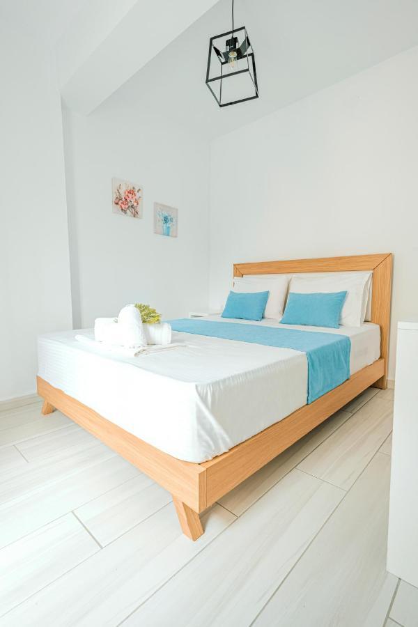 Design Suites Efharis Néa Péramos Exterior foto